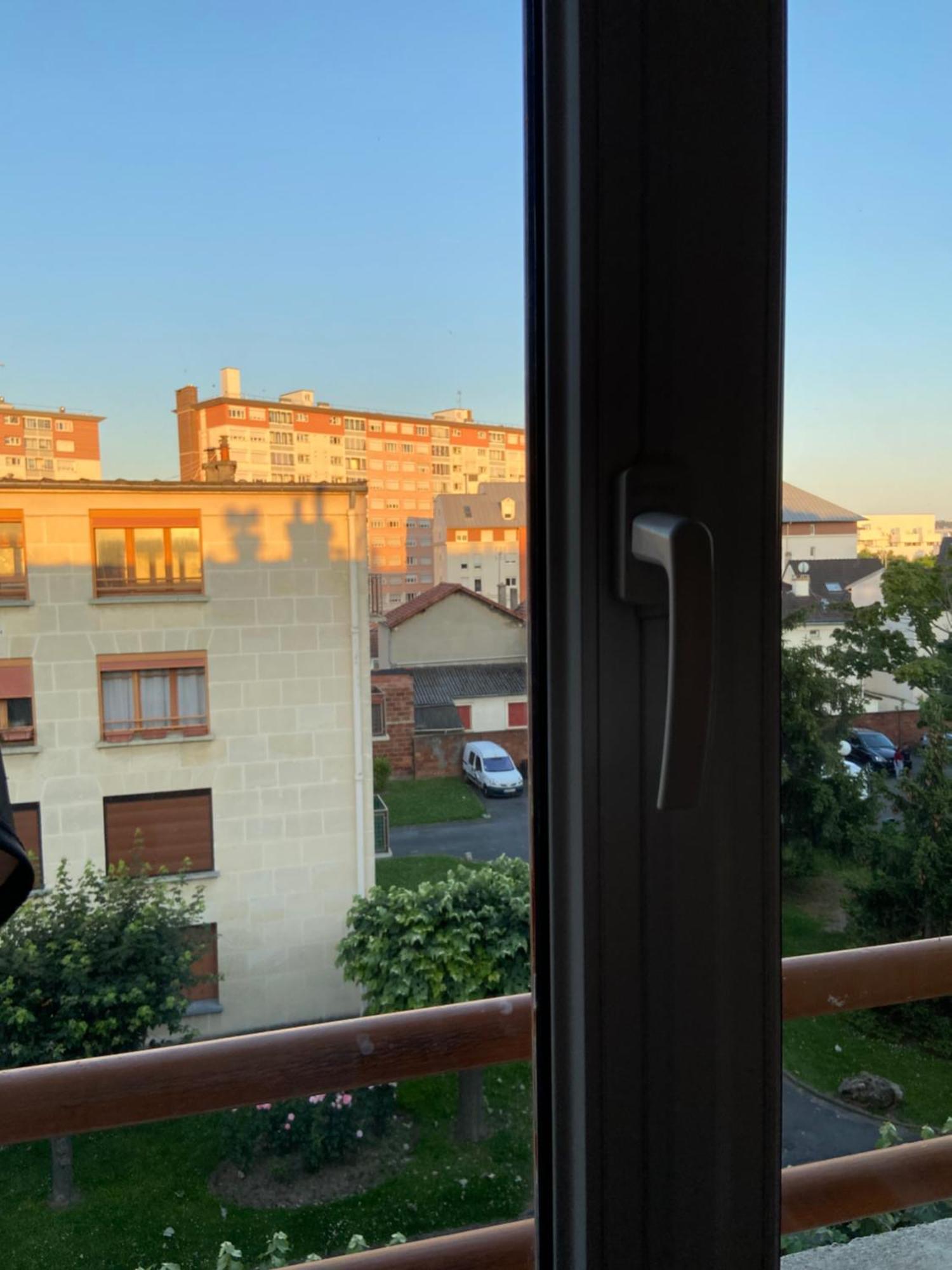 Chambre Simple Paisible Proche De Paris Drancy Eksteriør bilde